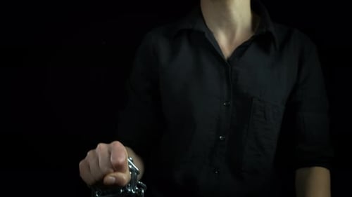 Fighting Chained Hand em ambientes fechados
