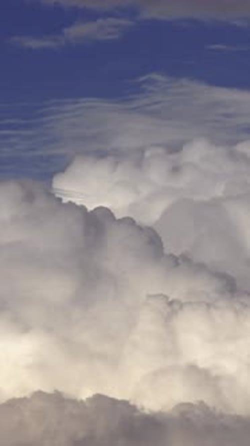 Vidéo verticale faisant exploser des cumulus