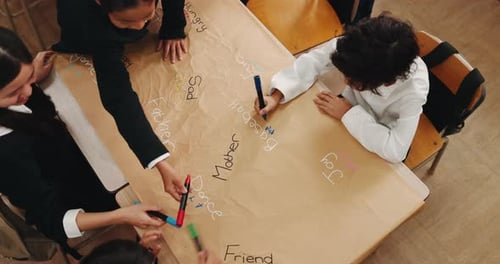 Le japonais, les enfants et l'écriture pour l'enseignement en classe de développement du langage