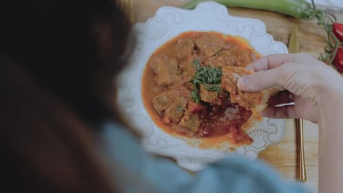 The Woman Tastes Georgian Food Soak Bread in Chashushuli Chashushuli Recipe the Beef is so Tender
