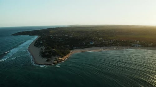 Um drone noturno disparou sobre a costa de Tofo, Moçambique.