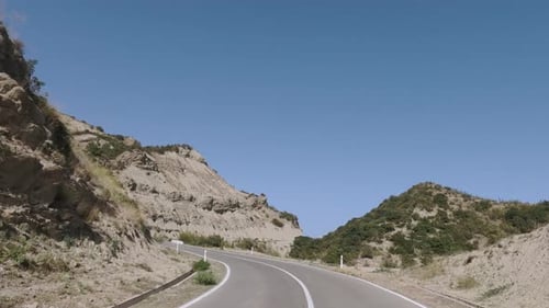 Routes paysagères dans les montagnes