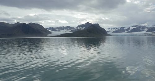 See, Berge und Schneepanorama