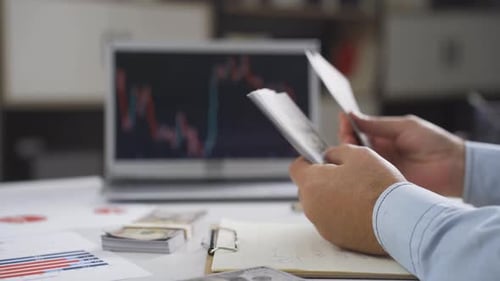 Bourse, investisseur en cryptomonnaies, dollars.