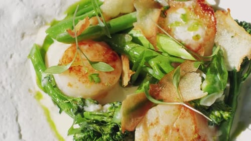 Pétoncles grillés avec sauce soja et asperges