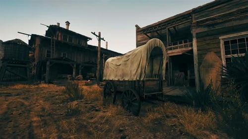 Un vagón cubierto frente a un edificio rústico de madera