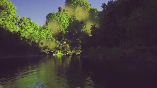 Helles Sonnenlicht umhüllt den sanften Fluss, der durch tropisches üppiges Grün fließt