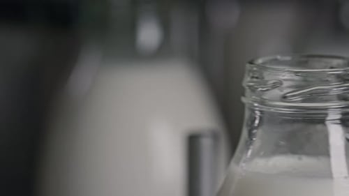Fresh milk bottling process in dairy plant