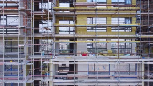 Proyecto de construcción de andamios en edificios de apartamentos