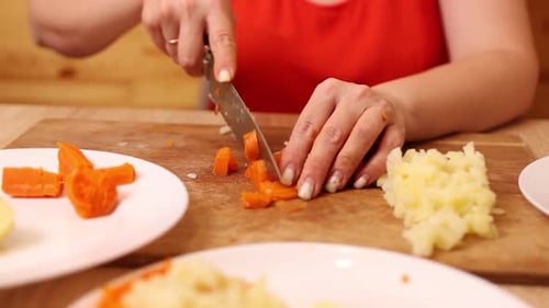 09 1Boiled potatoes and carrots are chopped. A vegetable dish is prepared.