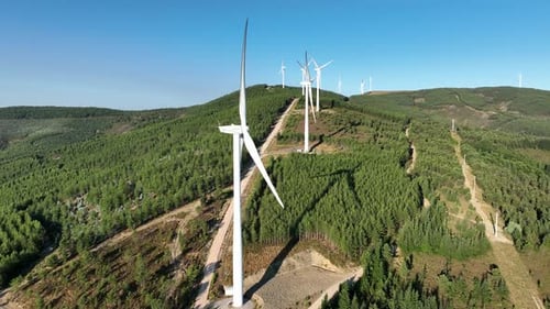 Drohnenaufnahmen von einem Windkraftpark in Portugal