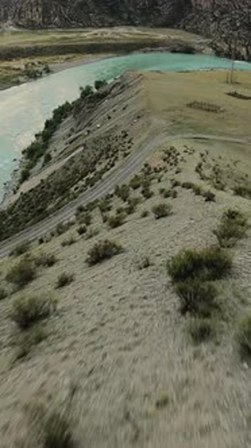 Drone FPV sur sentiers sculptés au cœur des Highlands