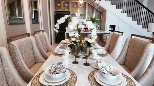 Cena cómoda y elegante en casa, almuerzo preparado para un evento especial