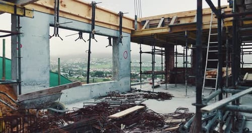 Andamios, casas y bienes raíces para obras de construcción, proyectos de desarrollo o renovación de viviendas