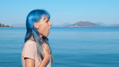 Fille élégante souffrant d'asthme