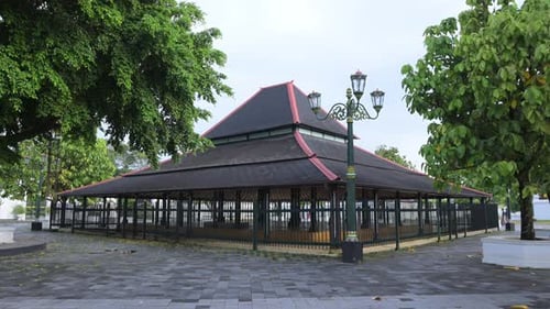 Le Kemagangan Hall est un bâtiment historique situé au centre de la cour Kemagangan du