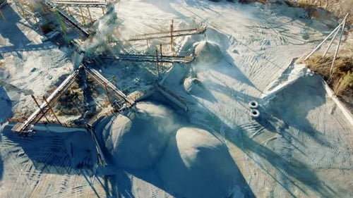 Brechanlage im Granitsteinbruch Ansicht von oben