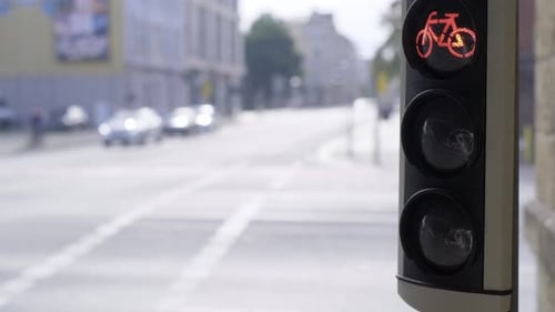 Umstellung der Fahrradampel von Rot auf Grün: Fahrradverkehr in der Stadt