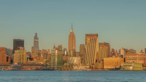 Moonrise over Manhattan Time-lapse