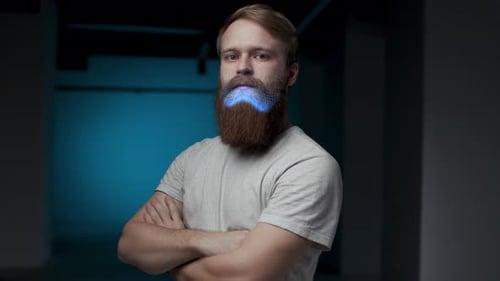 Retrato de hombre guapo con tecnología biométrica de reconocimiento facial al aire libre