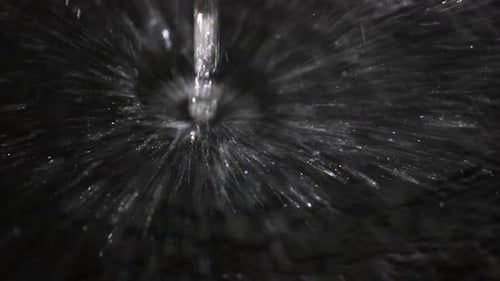 Gouttes d'eau en gros plan Ralenti
