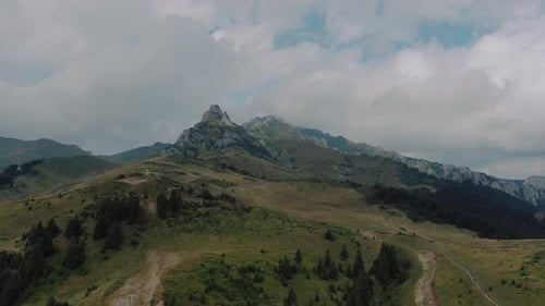 Drohnenaufnahme mit wunderschöner Wanderung in den Ciucas-Bergen