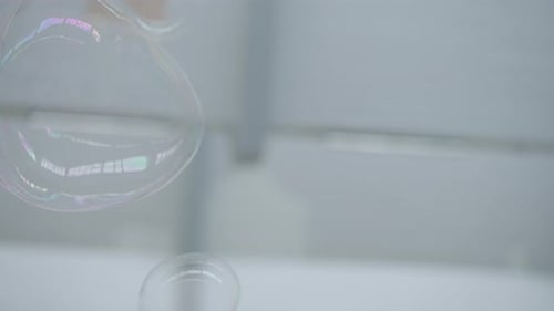 Floating Iridescent Soap Bubbles in a Clean Environment