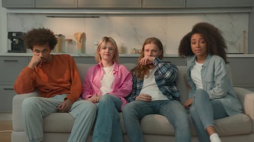 Pessoas multirraciais Amigos multiétnicos Diversidade Estudantes Mulheres caucasianas Mulheres Meninas africanas