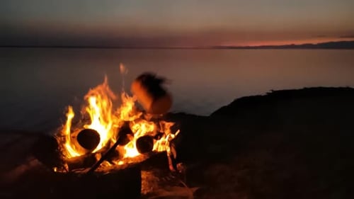 Lagerfeuer in Zeitlupe
