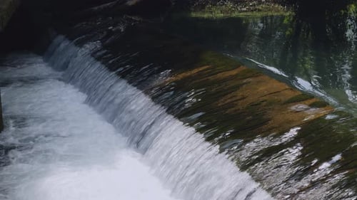 A closeup view of waterfalling in the town.