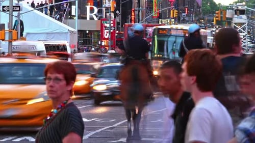 Nova York - 21 de maio: Timelapse do tráfego da Times Square à noite, em 21 de maio de 2012 em Nova York