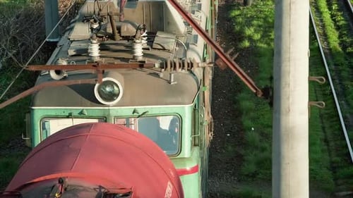 Der Zug transportiert Öl