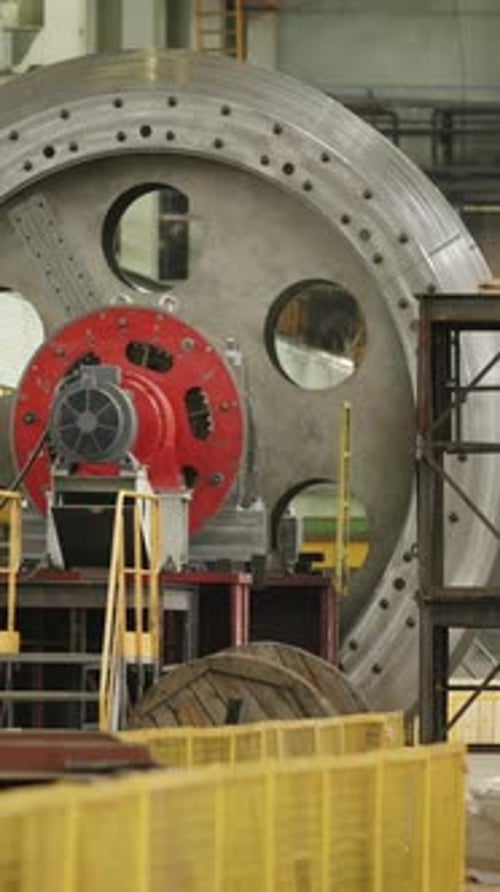 As operações de máquinas industriais são cruciais para a eficiência e o desempenho do estoque de manufatura