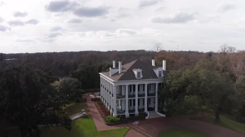Close-up aerial panning shot of the historic antebellum mansion Dunleith in Natchez, Mississippi. 4K