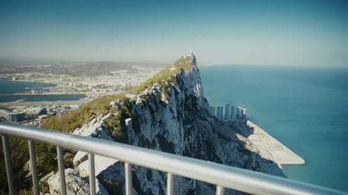 Der ikonische Felsen von Gibraltar — Unwirkliches Luftbild
