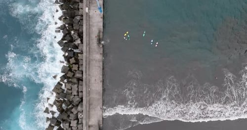 Vistas aéreas de la playa de Seixal en Madeira, Portugal