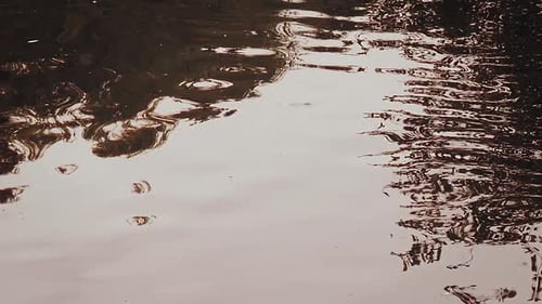 Rivière et reflet, journée de coucher du soleil