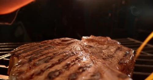 Steak T Bone grillé à la flamme