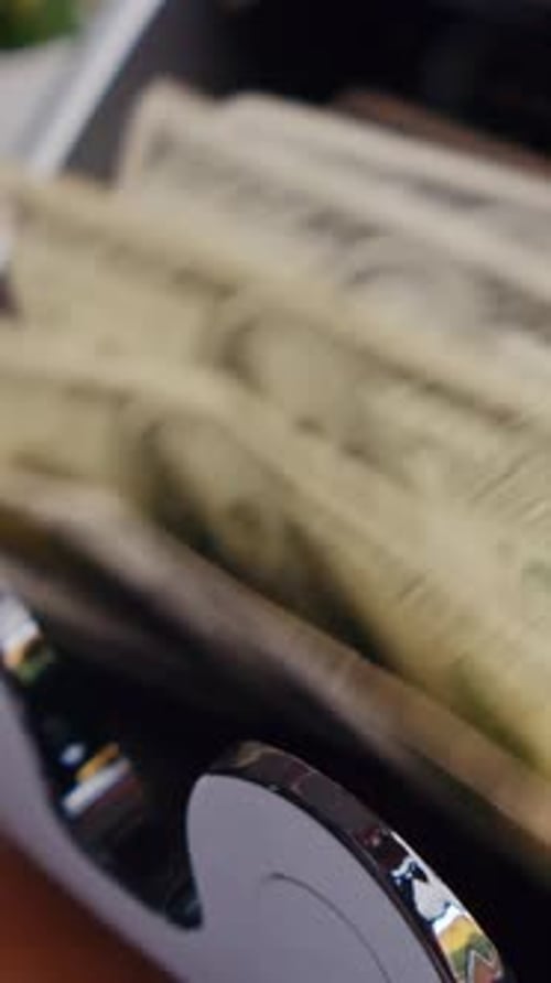 Money Counting Machine Automatically Counts Hundred Dollar Bills In High Speed