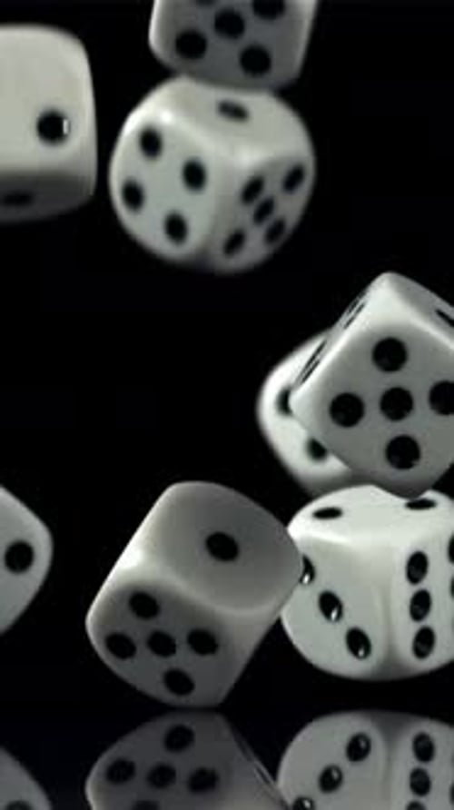 Würfel mit einer Hochgeschwindigkeitskamera mit 1000 Bildern pro Sekunde gefilmt