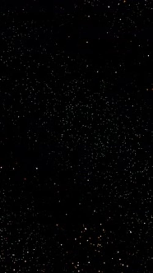 Un ciel étoilé rempli d'étoiles scintillantes offre une vue imprenable sur l'univers