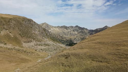 Superbe chaîne de montagnes à couper le souffle à Puymorens