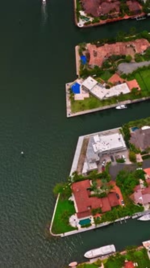Aerial view of luxury waterfront homes in Miami, USA