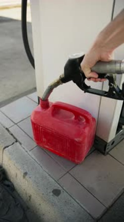 Filling Gasoline Tank for Oil Crisis