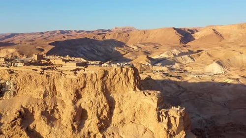 Parc national de Masada au lever du soleil, vue de haut en bas
