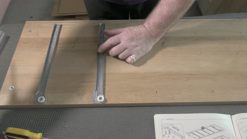 Assemblage de meubles à plat