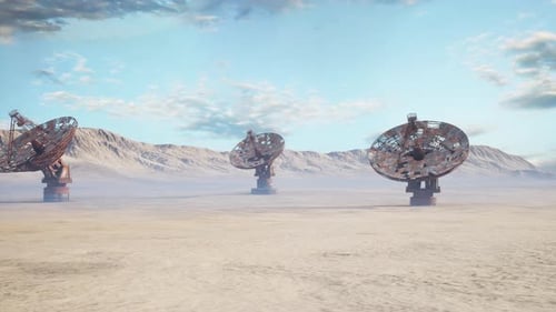 Arte metálico silencioso en medio de lejanos paisajes montañosos y desérticos