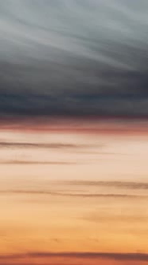 Ciel du lever du soleil Ciel lumineux et dramatique