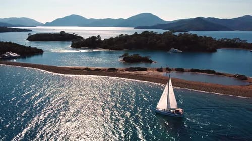 Island Tour by Sailboat