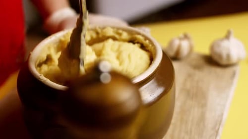 How to Make Creamy Mashed Potatoes with Cheddar